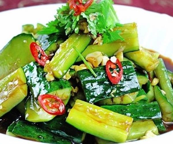 禁忌|富人吃虫草，穷人吃黄瓜，吃黄瓜的4个禁忌要牢记，别不在意！