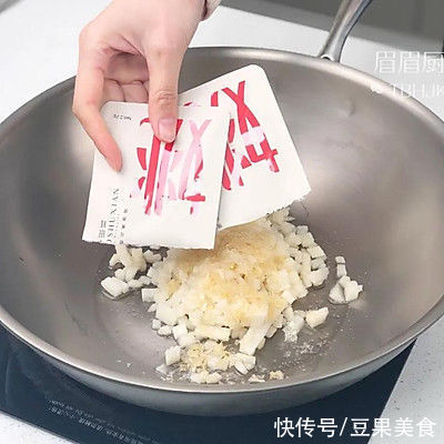 桂花蜜|冬日滋补,你需要这道雪梨银耳糕