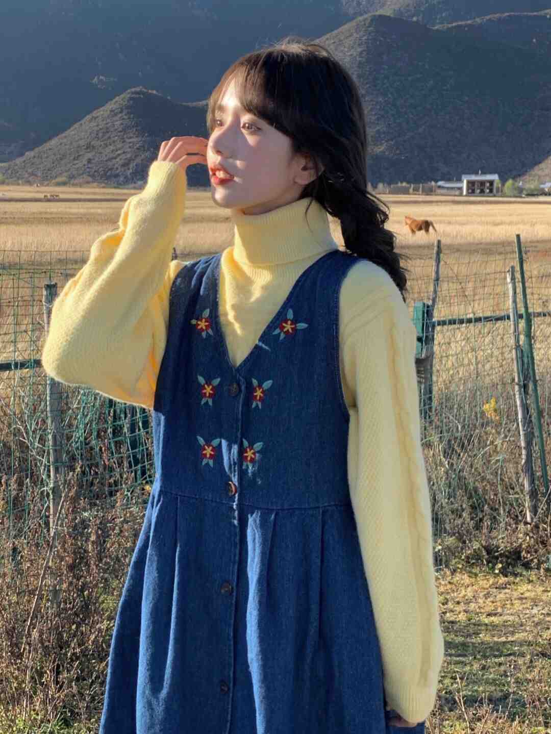 小姐姐|还在纠结冬天穿什么?套头毛衣搭配连衣裙,让你俏皮清新又自信