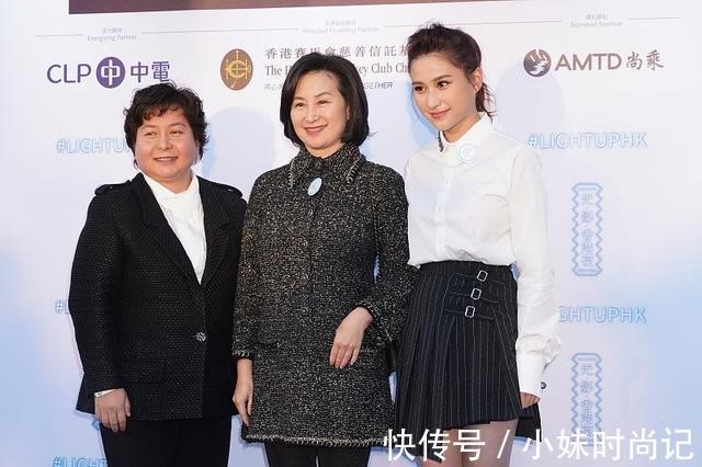 亮色系|何超莲虽然瘦,但是气场还是不够强,站何超琼旁边有点低调