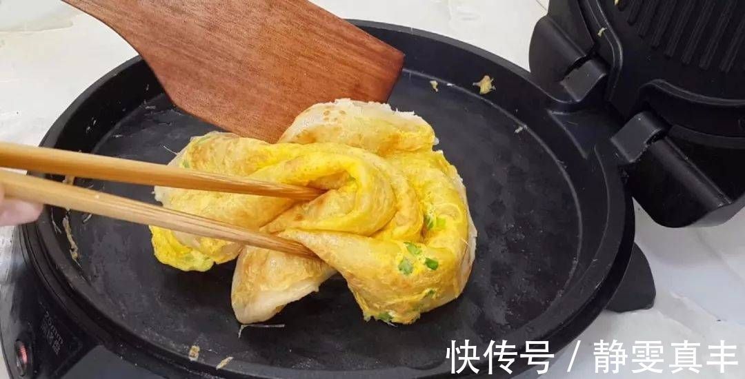 鸡蛋灌饼|吃早餐蛋糕的新方法，淋上蛋液，比手抓蛋糕简单，比鸡蛋灌饼好