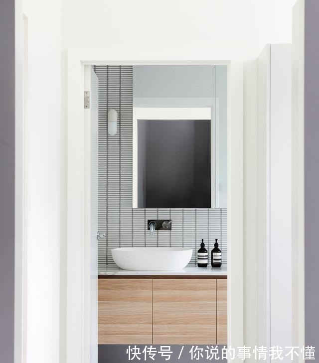 现代|幸福的四口之家，一扇生动记录风景的窗，草绿色的客厅，人人羡慕！