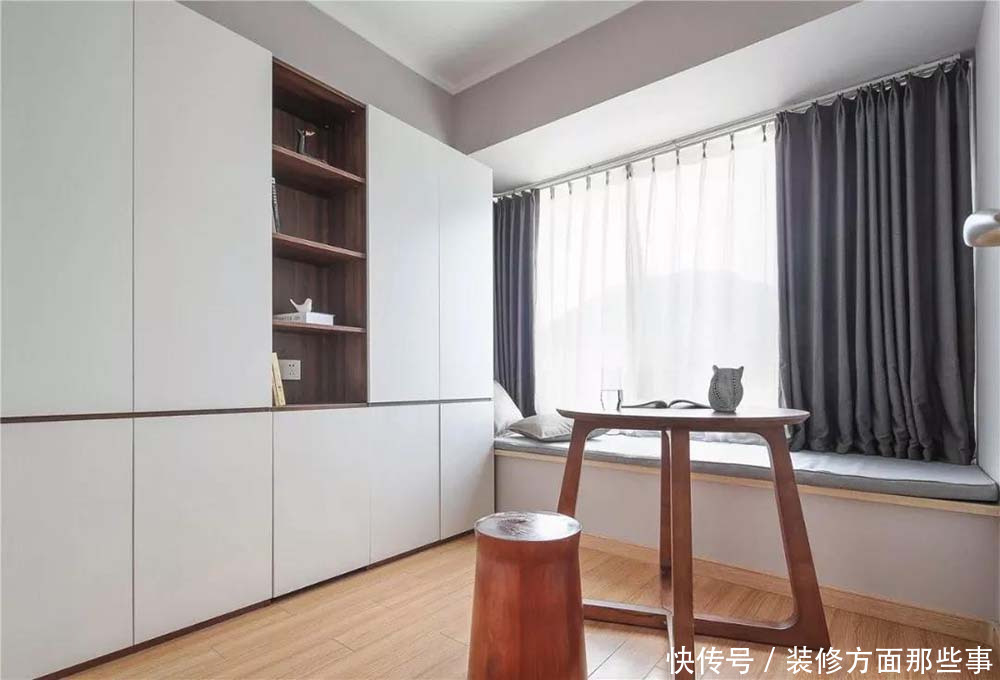 窗边|94平北欧风小户型，飘窗带了沙发和椅子，独特而又实用