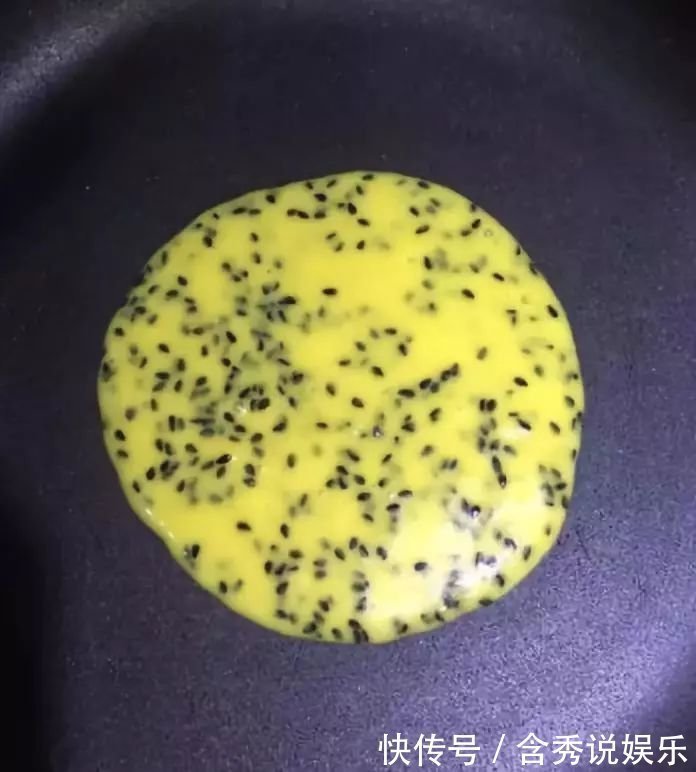 想吃蛋卷不用买，一碗面粉，2个鸡蛋，轻松做出酥脆鸡蛋卷！