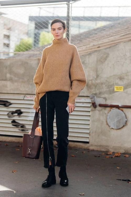 最近火了一条新裤子，叫：“开叉小脚裤”，时髦洋气又百搭