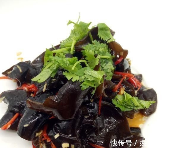 这菜宁可丢掉也别隔夜吃，吃一次比抽烟危害还大，快告诉家里人