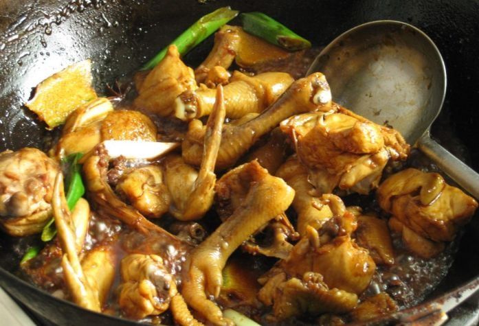 炖鸡时多做两步，比直接炖或者先焯水好吃，鲜嫩不柴，味道好