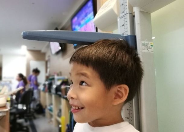 中粮|7岁男孩不喝可乐,身体发育远逊同龄人,儿科医生:4种食物惹的祸