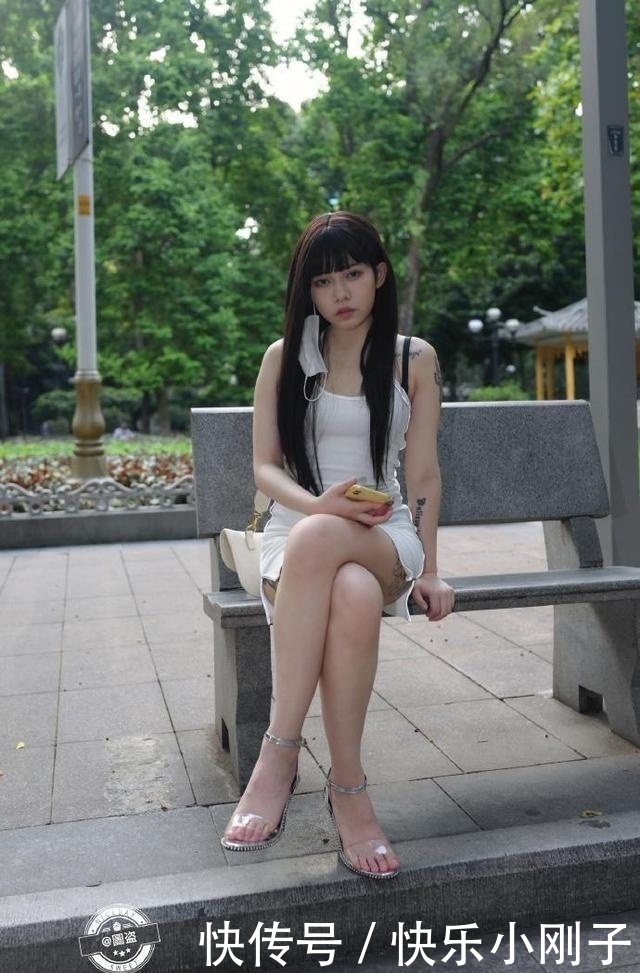 针织裙|连衣裙的穿搭示范,让你放松心情,还有气质