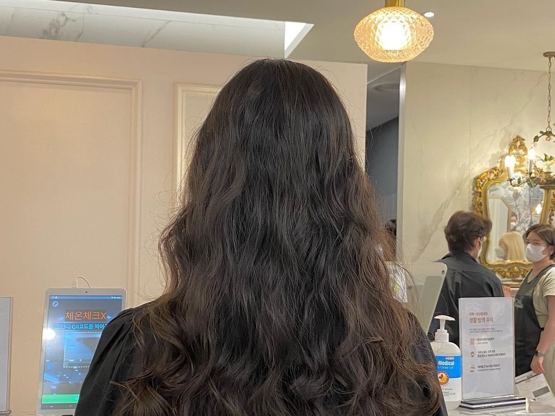 时尚 今年年底发型怎么剪?全头卷齐刘海狼尾发都不错,精选15款任你挑