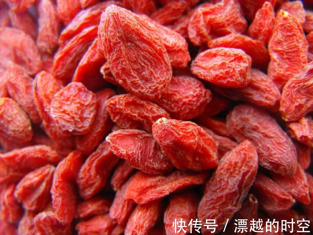 祛湿|你还在拔罐祛湿吗枸杞和它泡一泡，连喝一周湿气全消，腰也细！