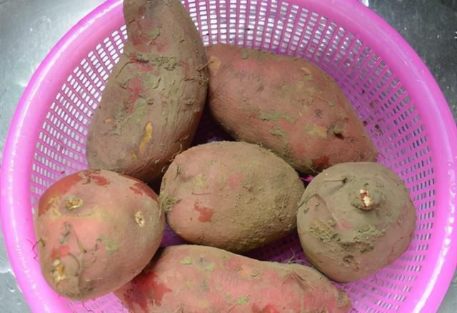 流糖汁|电饭锅版烤红薯，不加一滴水，红薯软糯流糖汁，比买的好吃多了