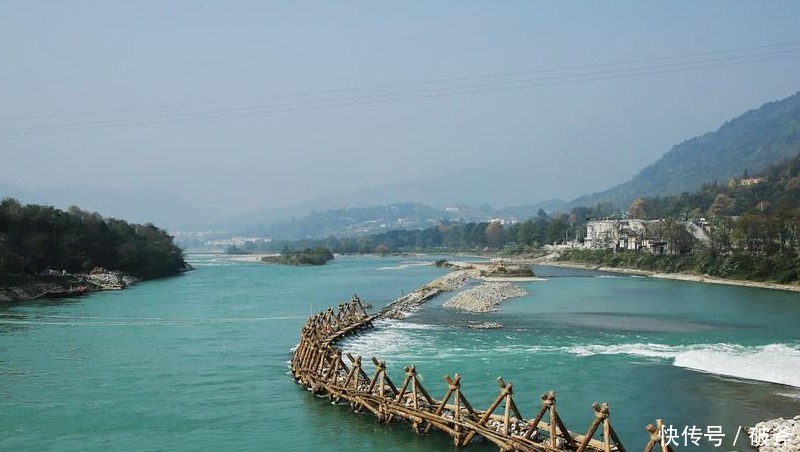 此人堪比孔子,只因一件事,后人将他奉为神明!