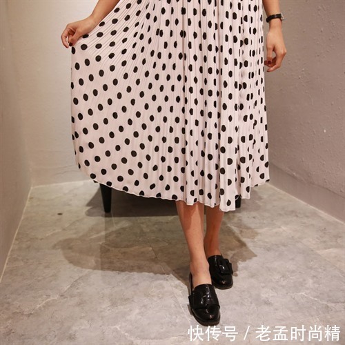 高跟鞋 到脚踝的长度,就可以拉长身体的比例,看起来也更修长