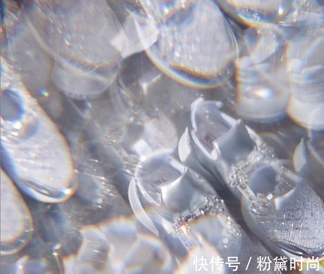 水晶鞋 你的鞋子闪到我眼睛了,请问哪买的?