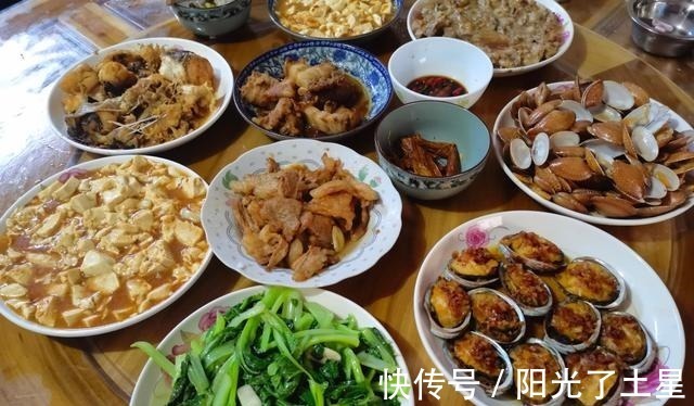 娘家|晒娘家晚餐，有肉有海鲜，青菜豆腐齐上桌，大人小孩吃得香！