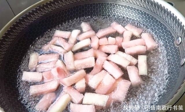 吃完|吃完的柚子皮千万别扔,教你做成糖,晶莹剔透,甜蜜可口,超好吃