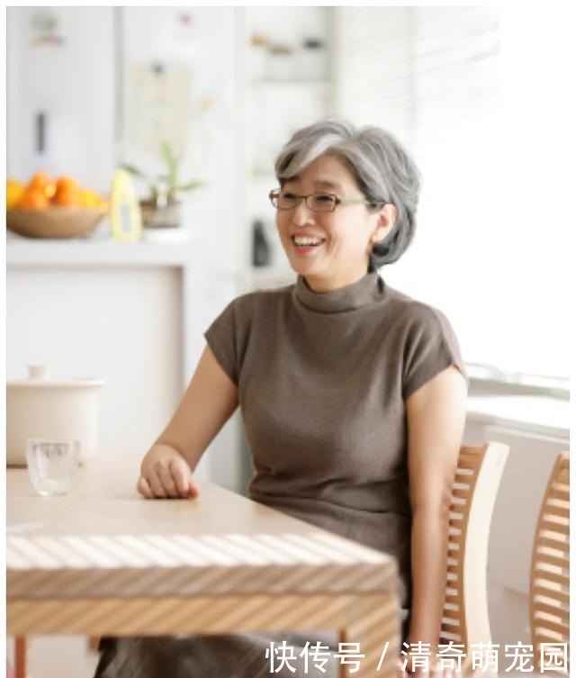 女人|60岁左右的女人,过年别再烫“大妈卷”!四款减龄发型,更好看