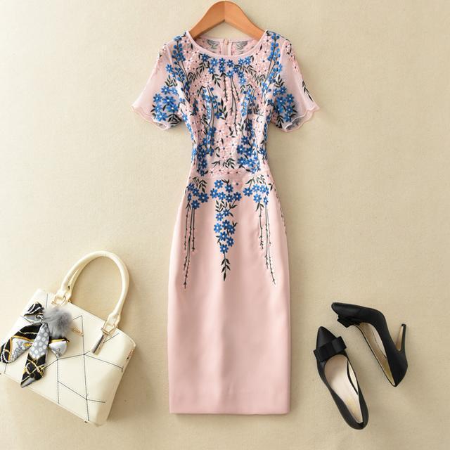 小蛮腰|一件旗袍裙,一个心情,一个婀娜多姿的身段,一种名门望族的气质