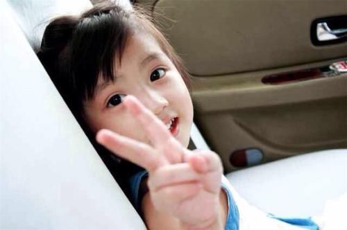 手机|小棉袄摔坏爸爸手机，爸爸索赔后哭诉没钱，委屈巴巴的样子好可爱