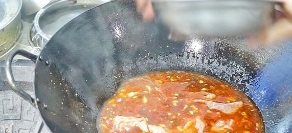 水煮肉片怎样做才好吃大厨教你小技巧，肉片滑嫩鲜香，开胃下饭