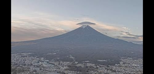 网传富士山无雪，日本民众：难道火山真的要爆发吗？