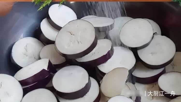 茄子|80岁老奶奶叫我茄子这样做,不炒不炖不过油,端上桌家人抢着吃