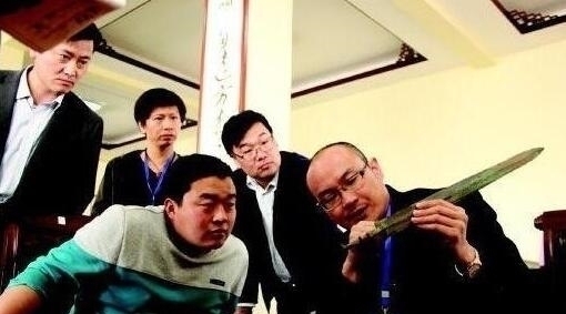 暴雨袭击考古现场,上千件文物遭哄抢,价值3亿的国宝无人要