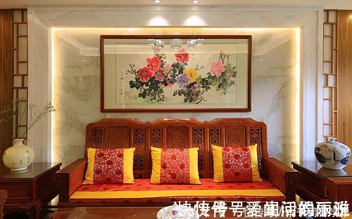 实木|90后小夫妻却偏爱中式装修,去除繁琐设计,书房的设计更为独特!