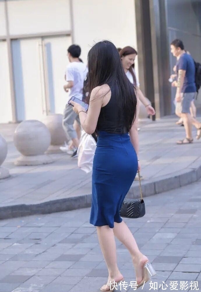 胯骨 “胯骨大”也不是事,只要不偏离穿搭原则,曼妙身姿等着你!