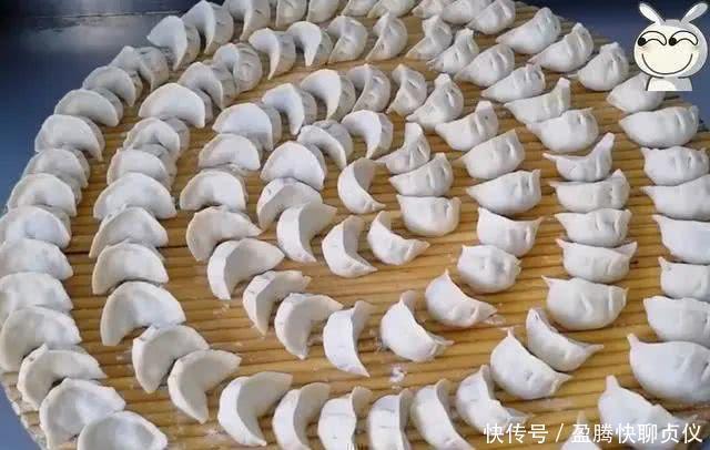 白菜|包饺子别放肉和鸡蛋了,用它做馅料,比肉饺子还香,营养还补钙