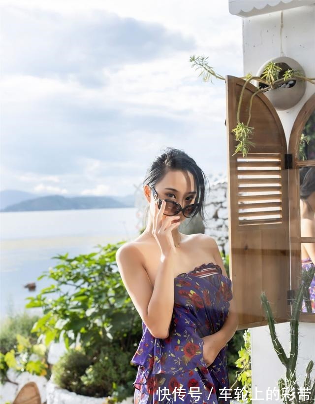 高跟鞋 清新淡雅却又不失性感迷人的度假风抹胸连衣裙