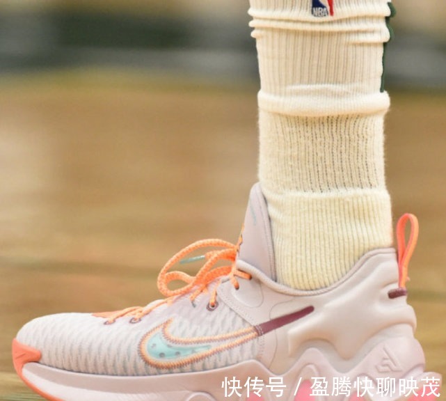 米德尔顿|NBA球员上脚:鞋王塔克球鞋镶钻石,字母哥支线颜值还可以