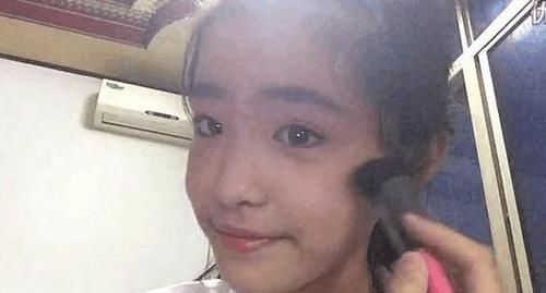 化妆|12岁的小女孩,从小每天化妆,如今变成了这般模样