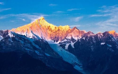 号称雪山之神的梅里雪山，海拔比珠峰低，却从未有人登顶！