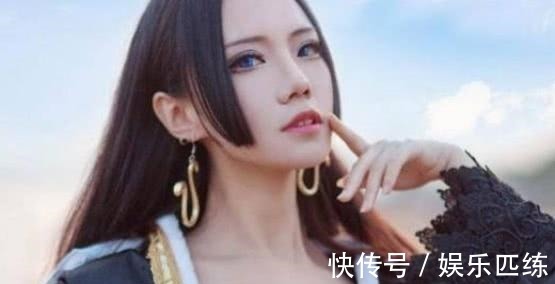 cospl海贼王真人版的几个女帝，霸气“真的露”，男生节制点！