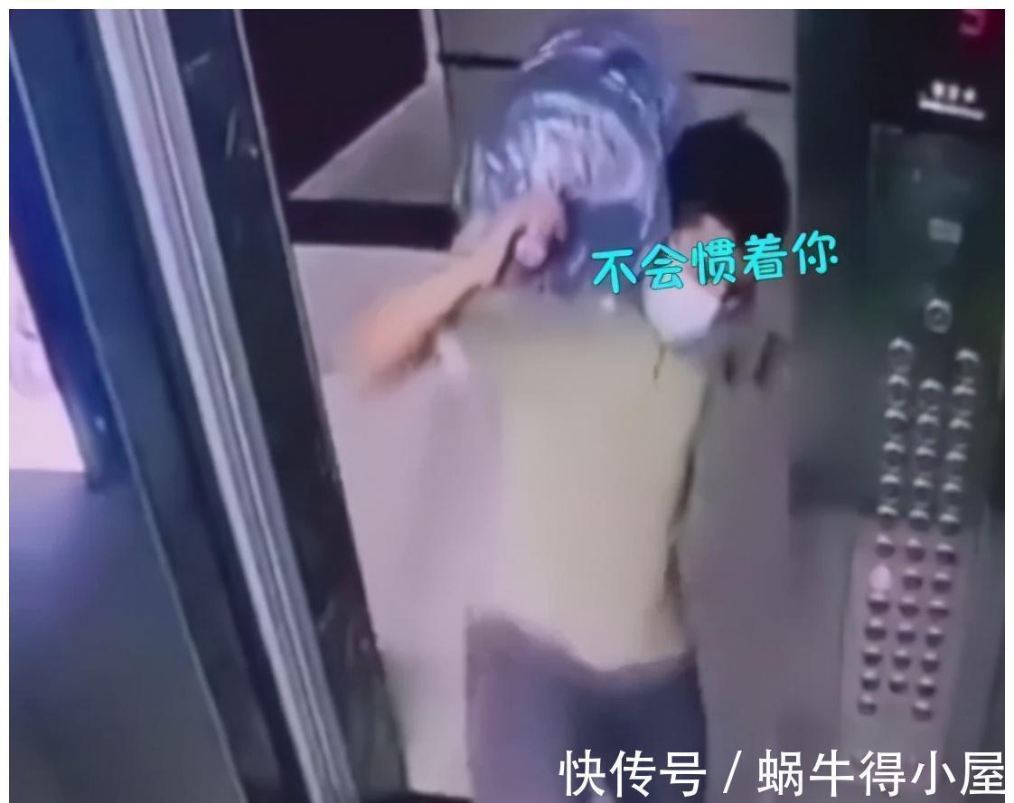 成方圆|“我不是你爹不惯你”,男子出电梯被熊孩子使绊子,转身回踹一脚