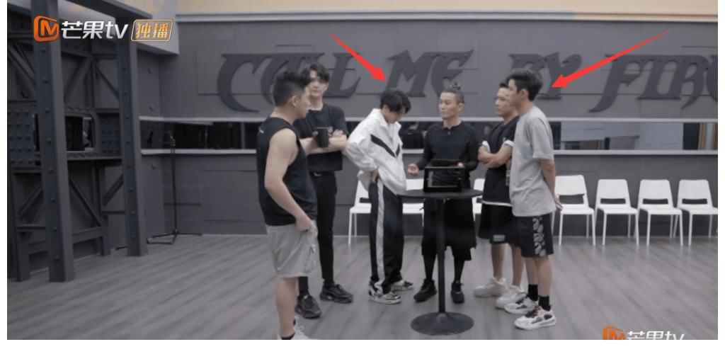 披荆斩棘|《披荆斩棘》淘汰见人品！敖犬旁观太冷漠，麦亨利偷笑被镜头捕捉