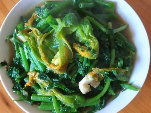 延缓衰老|人到中年想长寿,坚持多吃3种食物,补充营养、身体倍棒