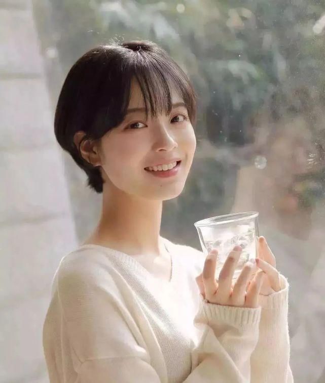 不烫不染也能做的发型！上班学生都适用！谁剪谁好看！