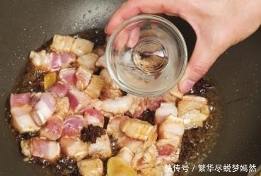 香酥|红烧肉试试这样做,不用炒糖色,加这种食材一起烧,绵软香酥