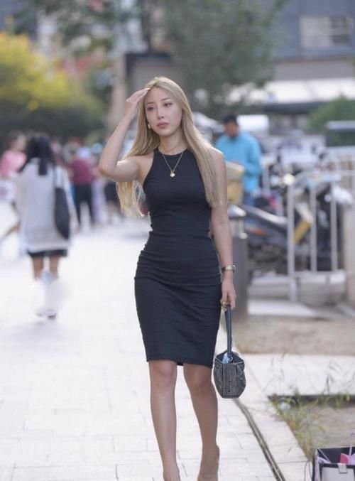 包臀裙|姐姐气质不错,穿“贵妇裙”性感不失优雅,昂首阔步太自信
