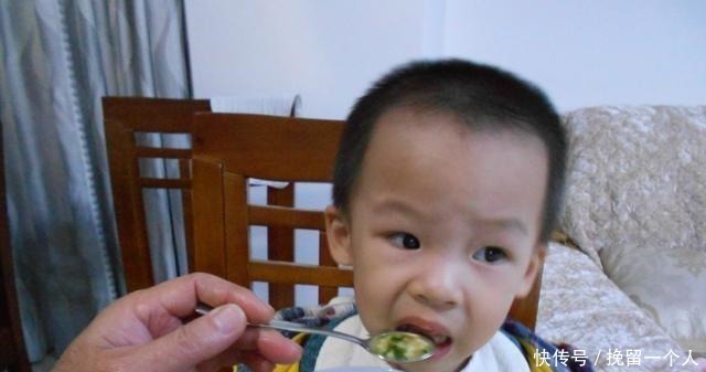 食物|提醒家长6个信号说明小孩缺锌了，不重视会影响智力发育！