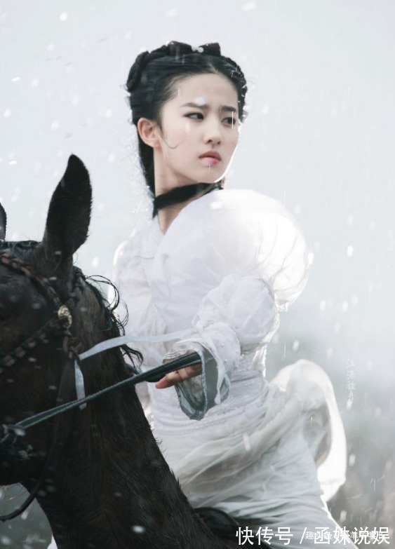 刘亦菲&男子因痴迷金庸武侠,深山“苦练神功候佳人”,姑姑不来就不走