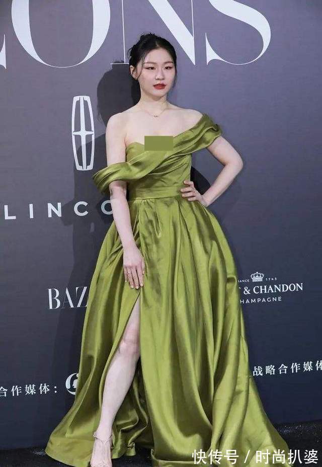 小蛮腰 金靖高美商让人服气!穿国货礼服让人惊喜,遇上满场女星也不输阵