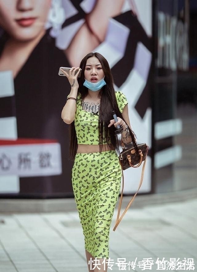 魅力|舒适百搭的连衣裙衬出美丽的自信感,尽显年轻魅力