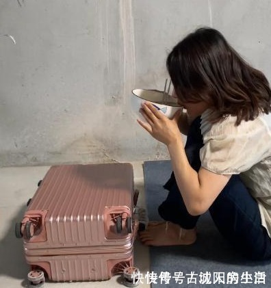 房产|95后女孩花光积蓄买房，住进毛坯房，把行李箱当餐桌