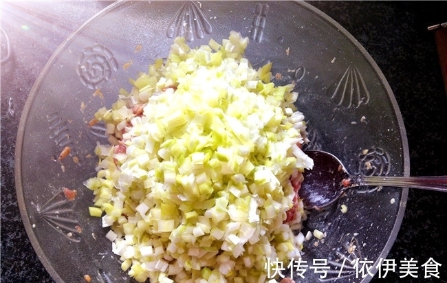 吃了几十年饺子，此款馅料第一次尝，外酥里嫩又鲜又香，真美味