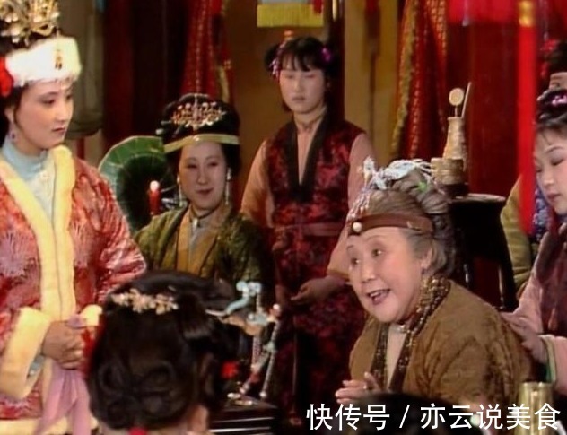 贾母!红楼梦中,贾母为何喜欢将自己吃一半的东西给别人吃原因很简单