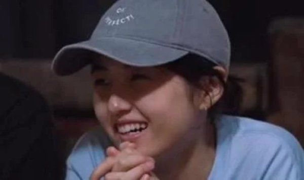 张子枫|宋丹丹问张子枫平时是怎么给父母要钱的,张子枫的做法好机智